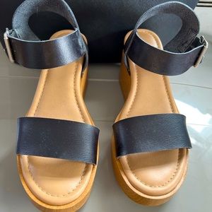 Womens wedge shoe